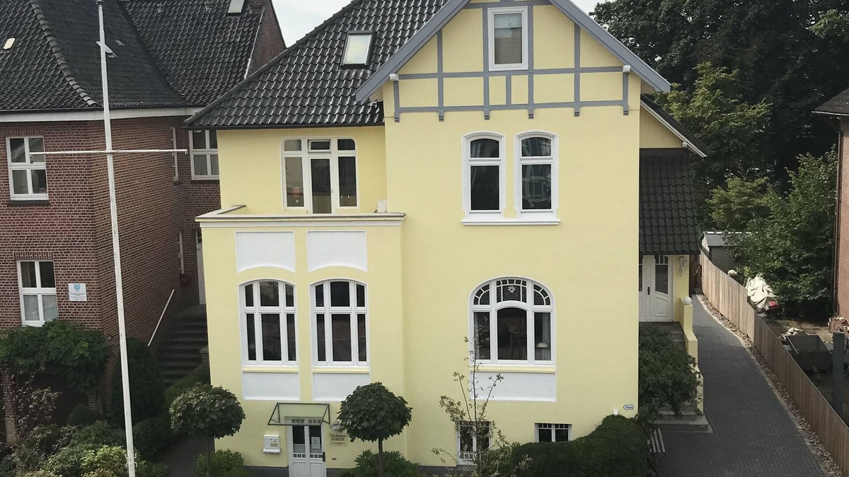 Buxtehude Apartment | Large Apartment with Sauna in central Buxtehude.nNO RENTAL TO FITTERS.