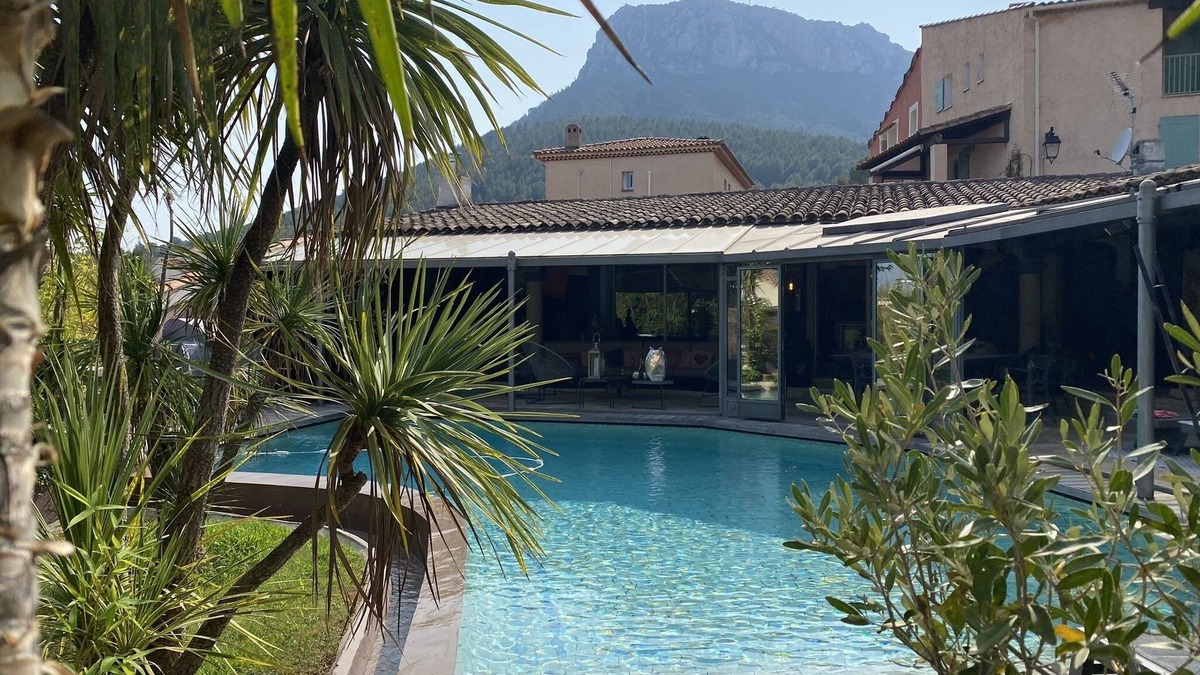 La Farlede Villa | LARGE ATYPICAL VILLA WITH PRIVATE POOL IN A QUIET LOCATION