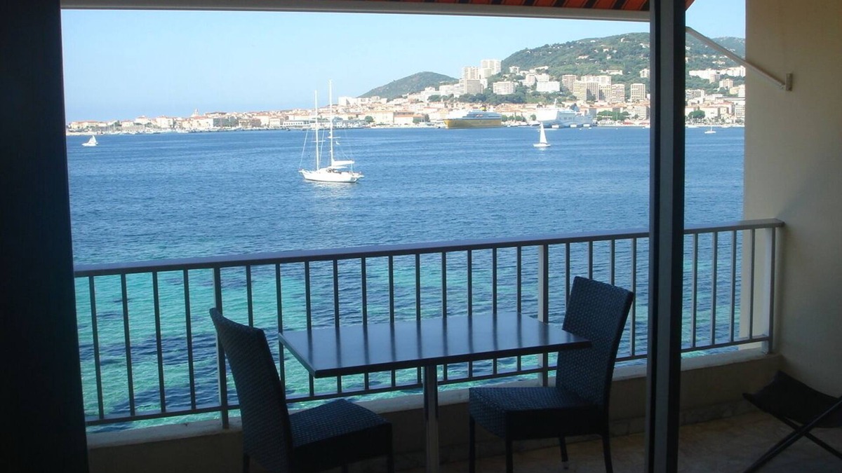 Le Ricanto Apartment | Large beach side studio with amazing view of Ajaccio Golf