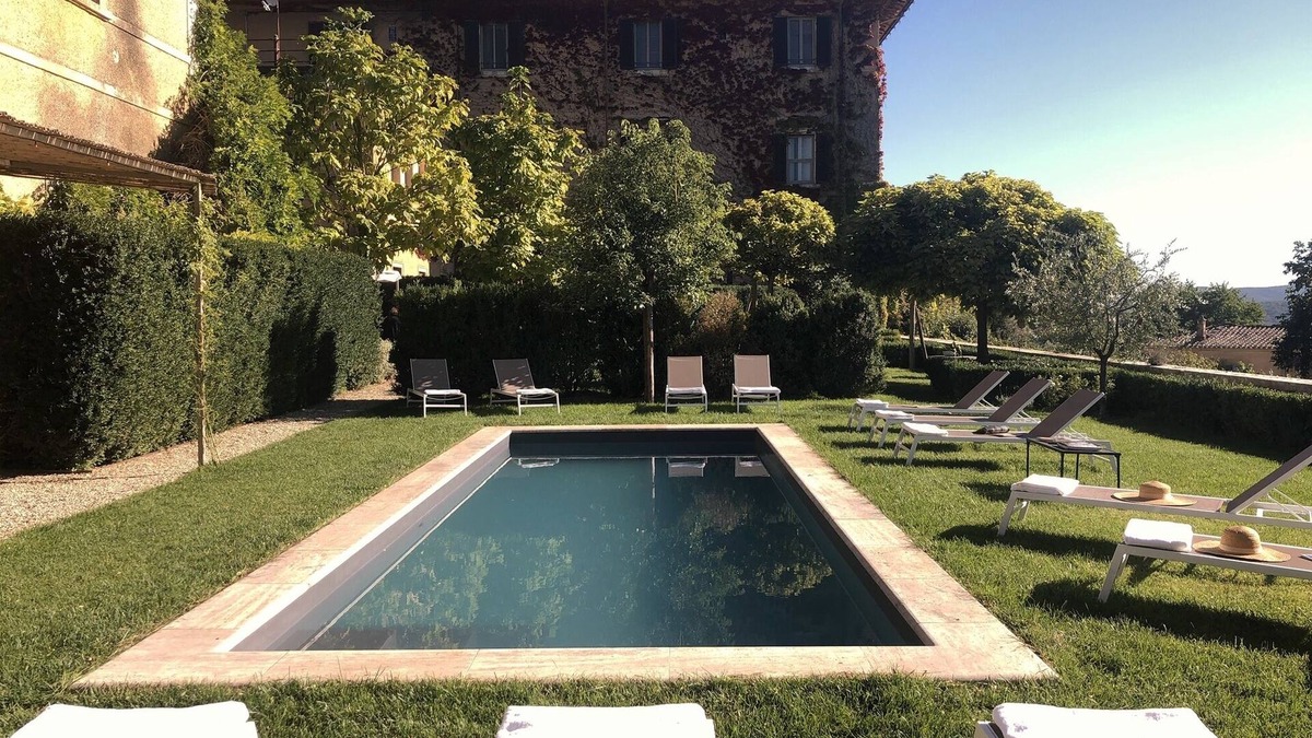 Lilliano Villa | Large, beautiful villa in Tuscan Hills of Chianti, Stunning gardens and large po