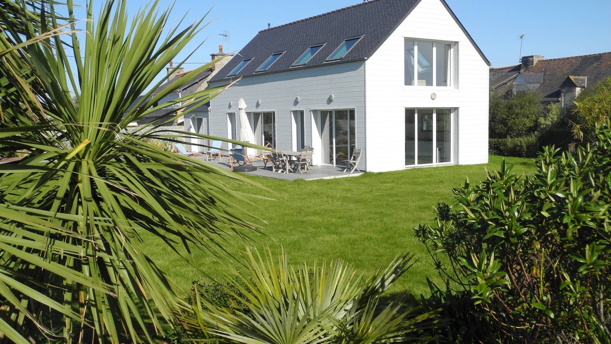 Saint-Cast-le-Guildo Villa | Large, bright home cinema villa, close to the beach and PenGuen golf course