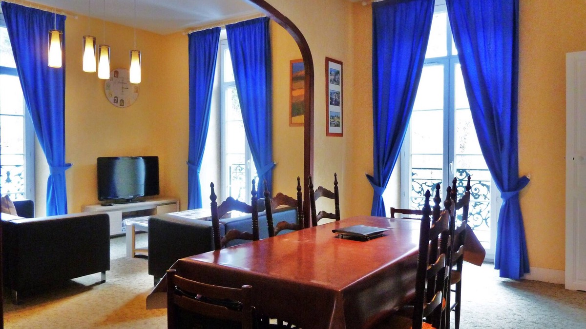 Eaux-Bonnes Apartment | Large bright apartment, 3 bedrooms, sleeps 8 100m2