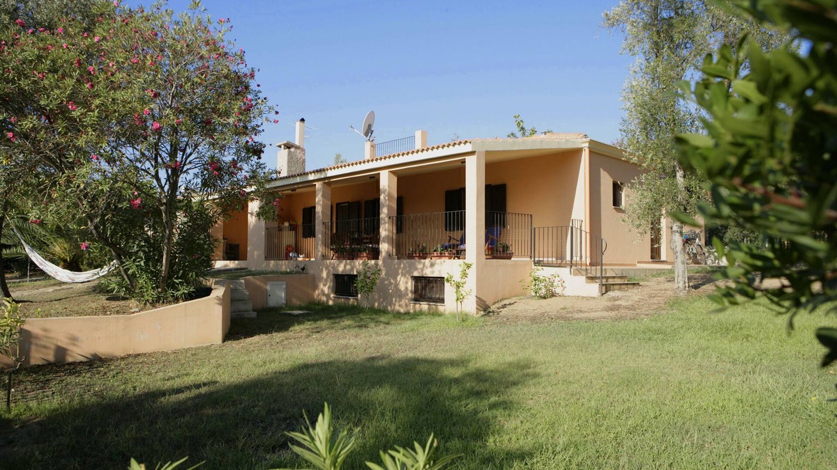 Torre di Bari House | Large Bungalow, big garden & endless beaches! Casa Lobina/Sunrise Terrace