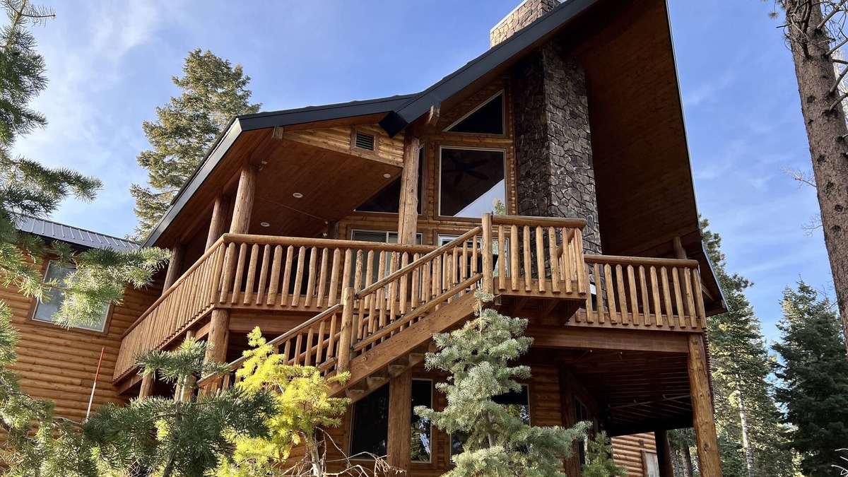 Duck Creek Village Cabin | Large Cabin for Family & Friends to Enjoy - Close to many outdoor activities