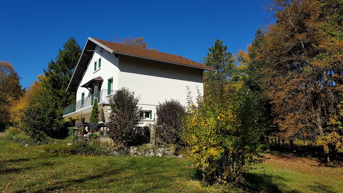 Bonlieu Villa | Large-capacity gîte 1.5 km from the Hérisson waterfalls,