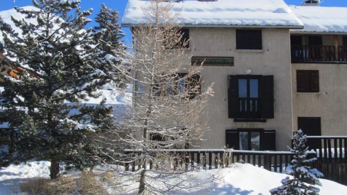 Molines-en-Queyras Ski Chalet | LARGE chalet with garden in Molines-en-Queyras, sleeps 19, fully equipped.