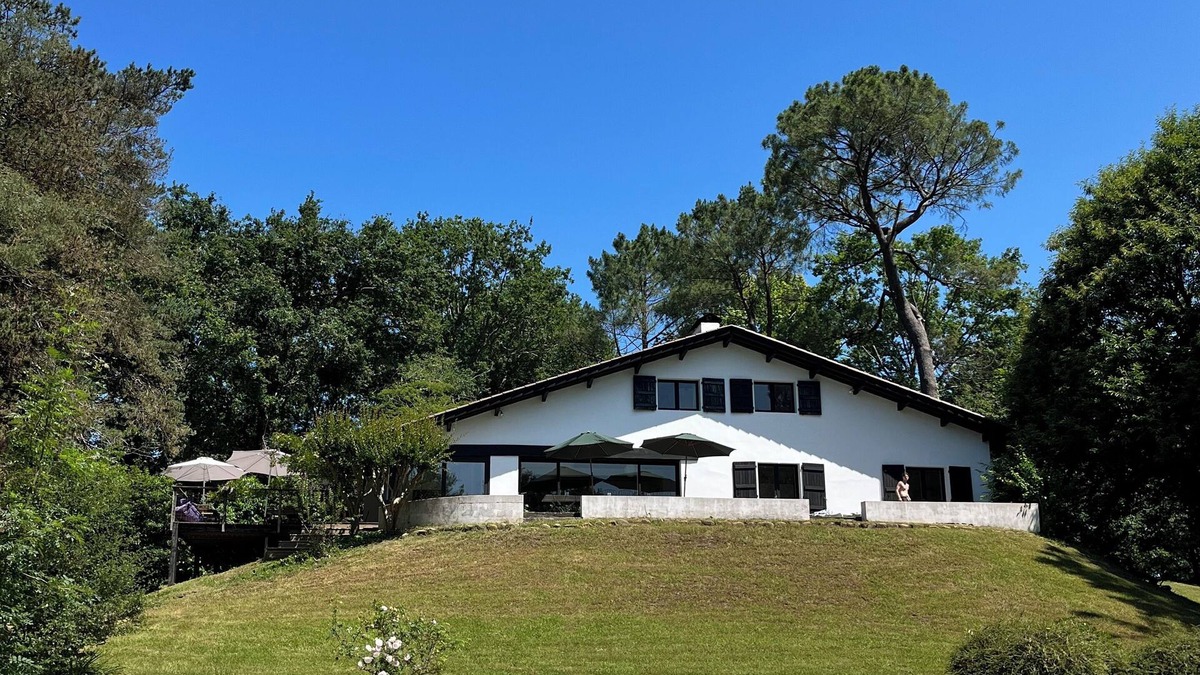 Ascain House | Large character house, exceptional view of the Rhune, 1 hectare, swimming pool
