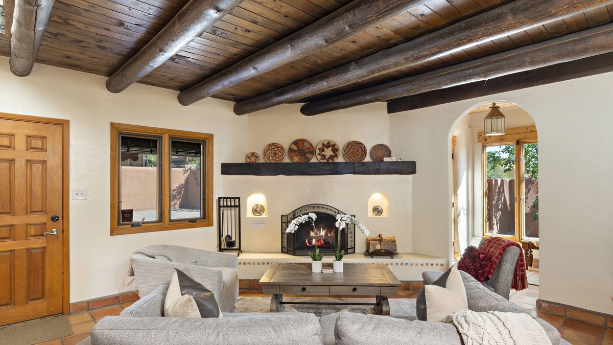 Northeast Santa Fe House | Large Classic Santa Fe Casa with incredible mountain and sunset views!