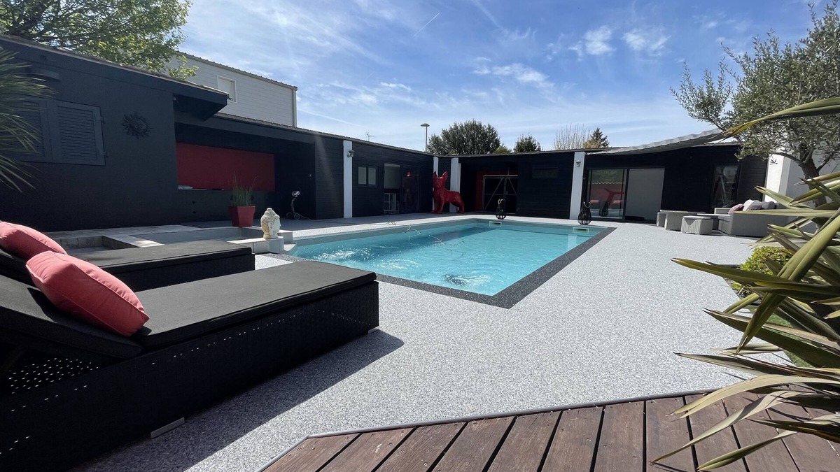 Dompierre-sur-Mer Villa | Large Contemporary Villa Rochelle/île de Ré