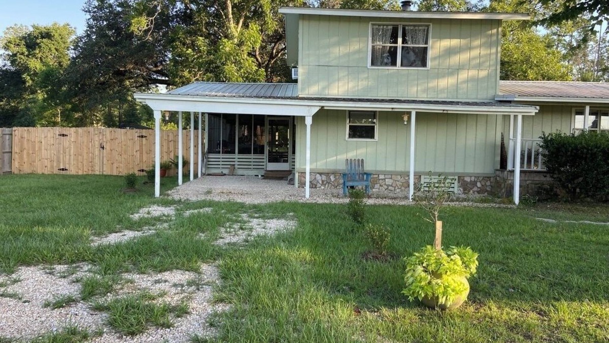 Wewahitchka House | Large Cottage Garden House