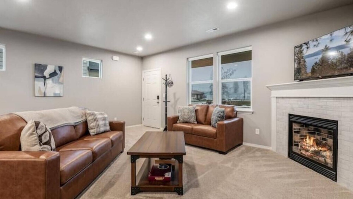 Ponderay Cottage | Large Cottage Near Downtown, Beach & Skiing #116