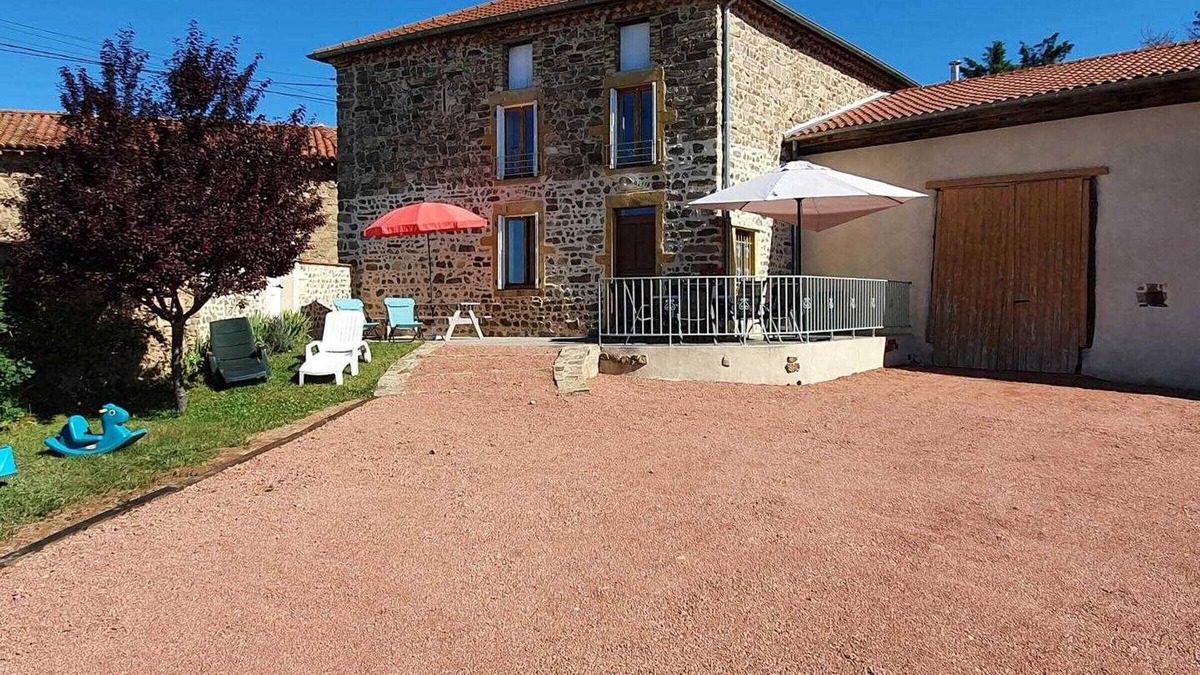 Saint-Paul-de-Vezelin Cottage | Large country house with fireplace, garden, and Wifi