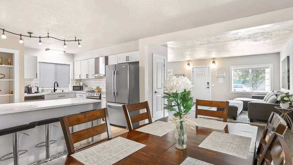 Lents House | Large Cozy Home