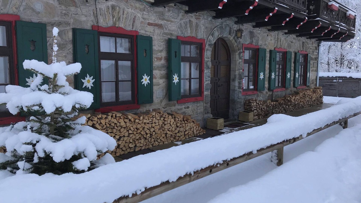 Kaprun Ski Chalet | Large cozy ski lodge located on the Kitzsteinhorn glacier