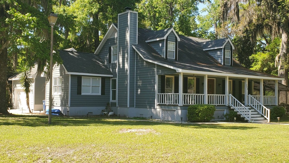 St. Marys House | Large custom home with pool centrally located to beaches, parks, and family fun.
