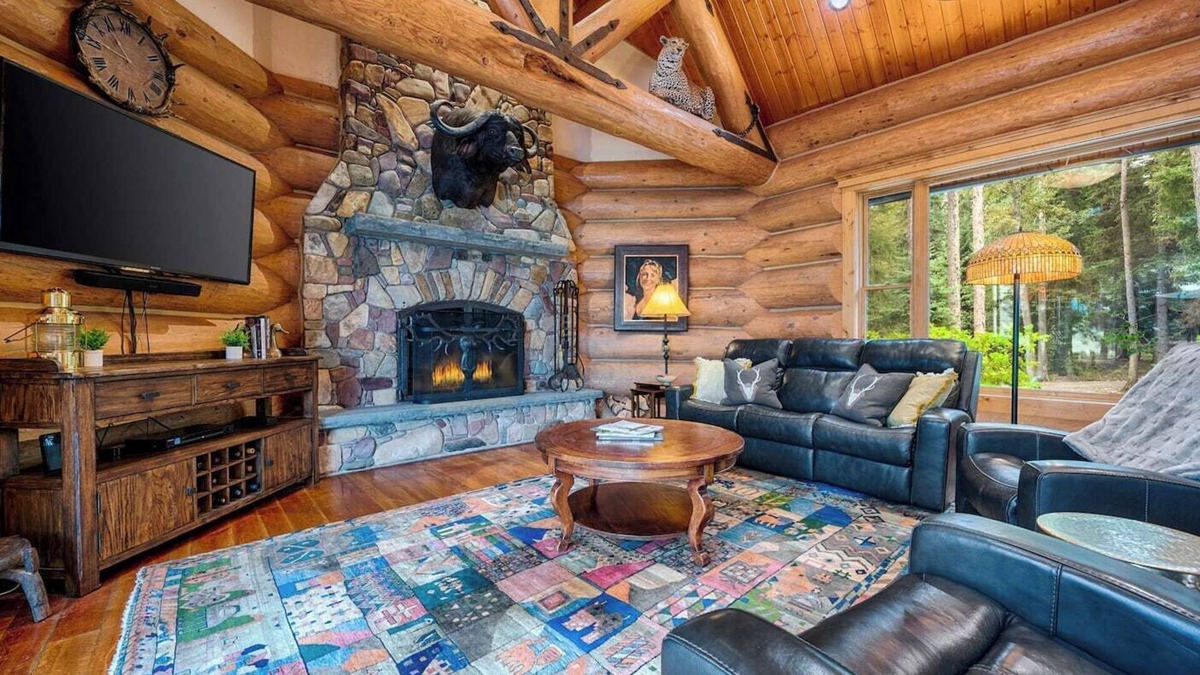 Marion House | Large Custom Log Estate Sleeping 14 on 50 Acres