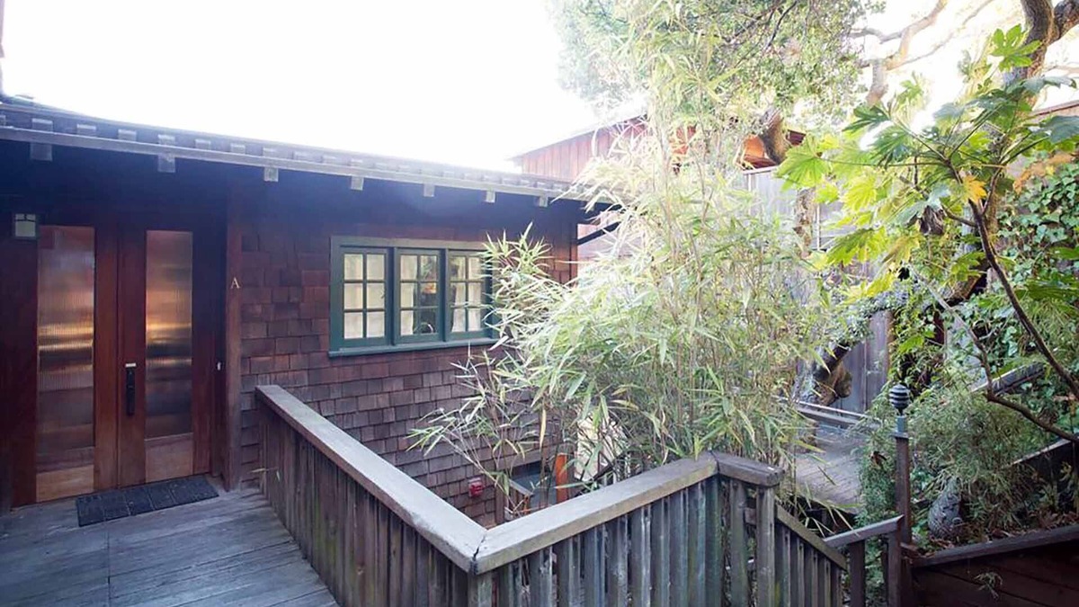 Berkeley Apartment | Large Deck View Condo, Above Uc's Memorial Stadium In Berkeley