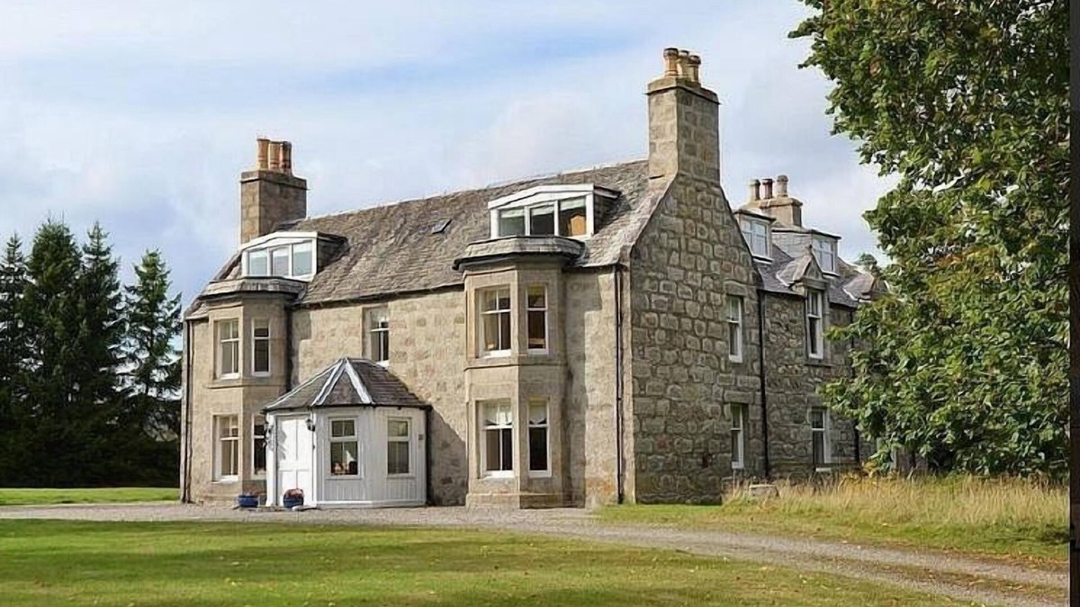 Grantown-on-Spey Other | Large Detached Stone House Dating From 1790 Set In 2.5 Acres Of Private Grounds