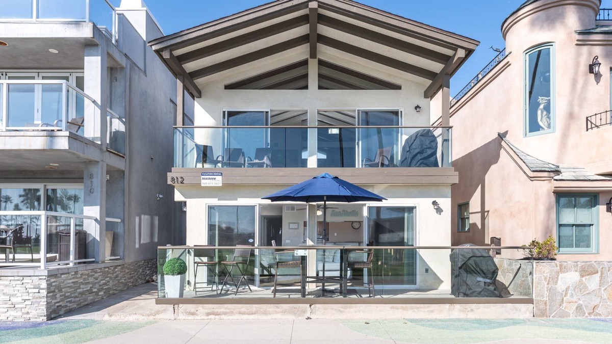 Balboa Peninsula Condo | Large duplex right at the Balboa Pier!