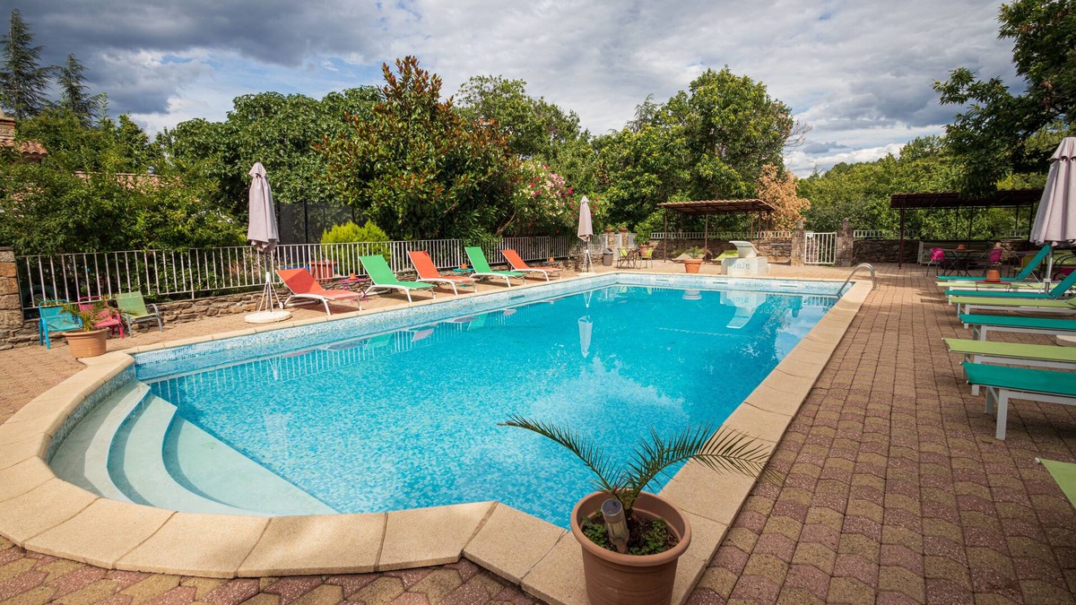 Gravieres House | Large estate with swimming pool up to 31 people in 5 independent cottages