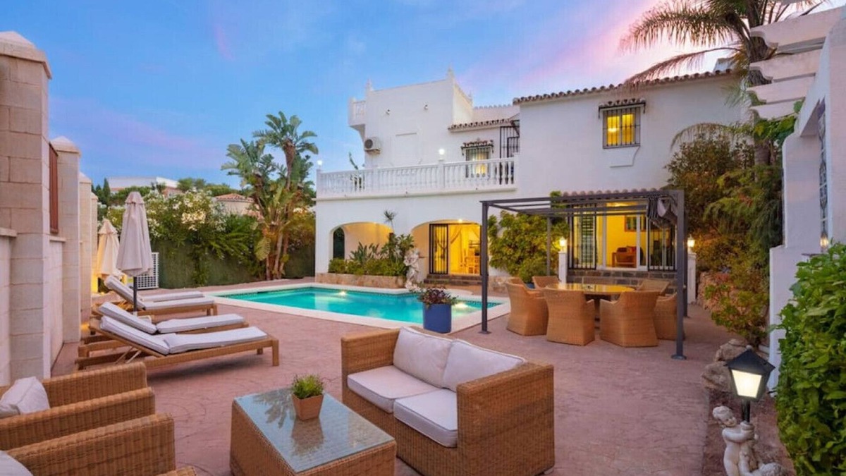 El Faro Villa | Large Family Villa 650m From Beach