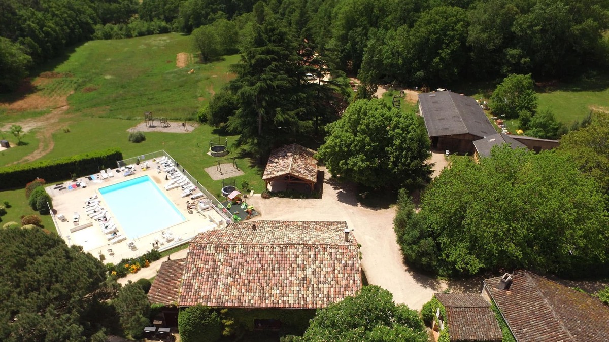 Gavaudun Cottage | Large family cottage in Holiday Resort 4* swimming pool, spa, tennis, games, bar