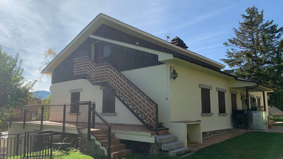 Rascafria Ski Chalet | Large family country house in Rascafría,1 h from Madrid, 12 to 24 people