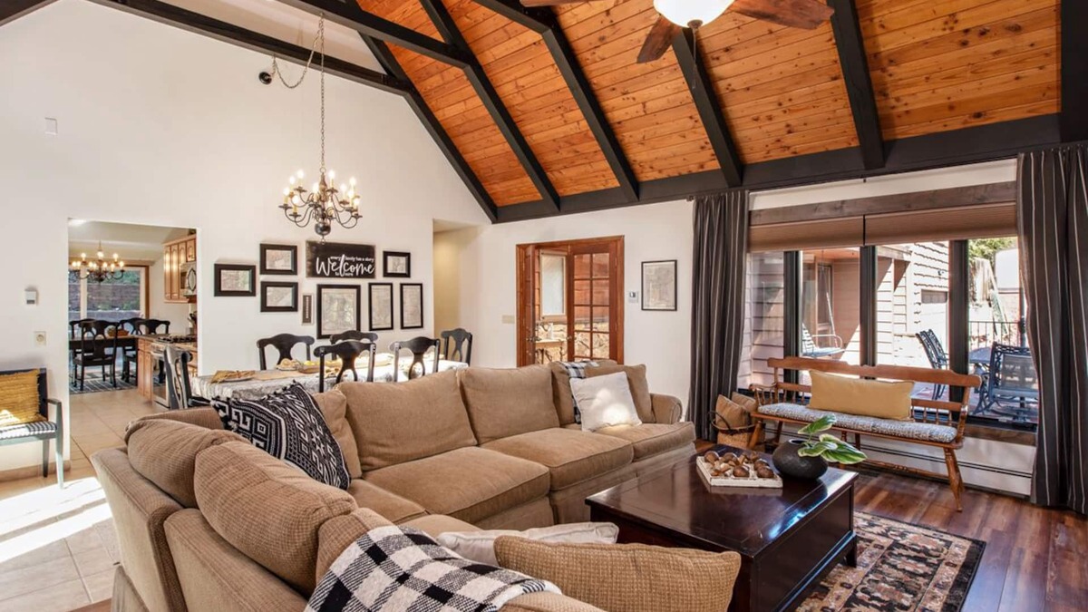 Glenwood Springs House | Large family friendly home minutes from downtown Glenwood, hot springs & skiing