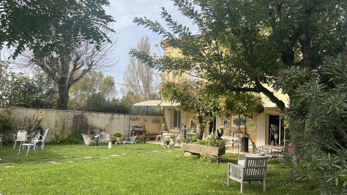 Caderousse Other | Large family farmhouse in the countryside, with swimming pool, close to summer festivals
