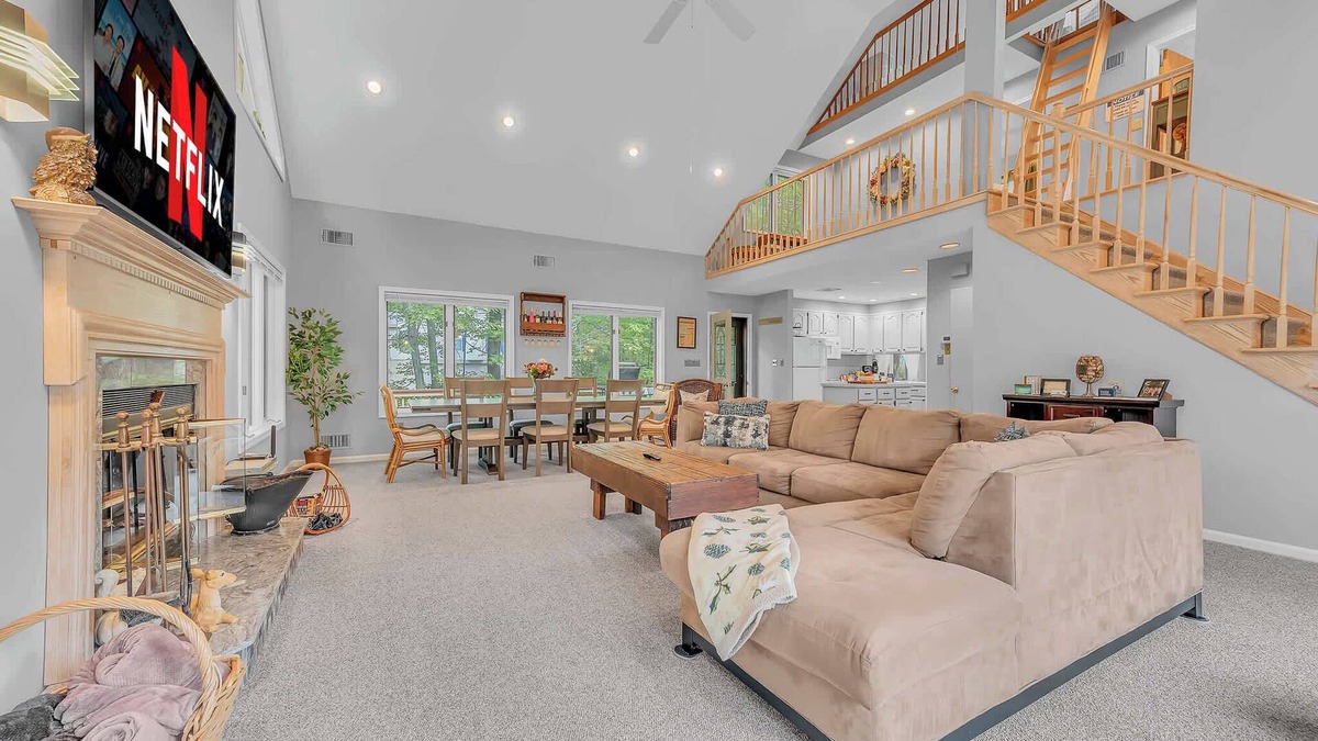 Lake Ariel House | Large Family Friendly House on the Fairway Hideout