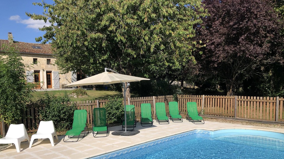 Lorigne House | Large family-friendly Charentaise stone house with private pool and gardens