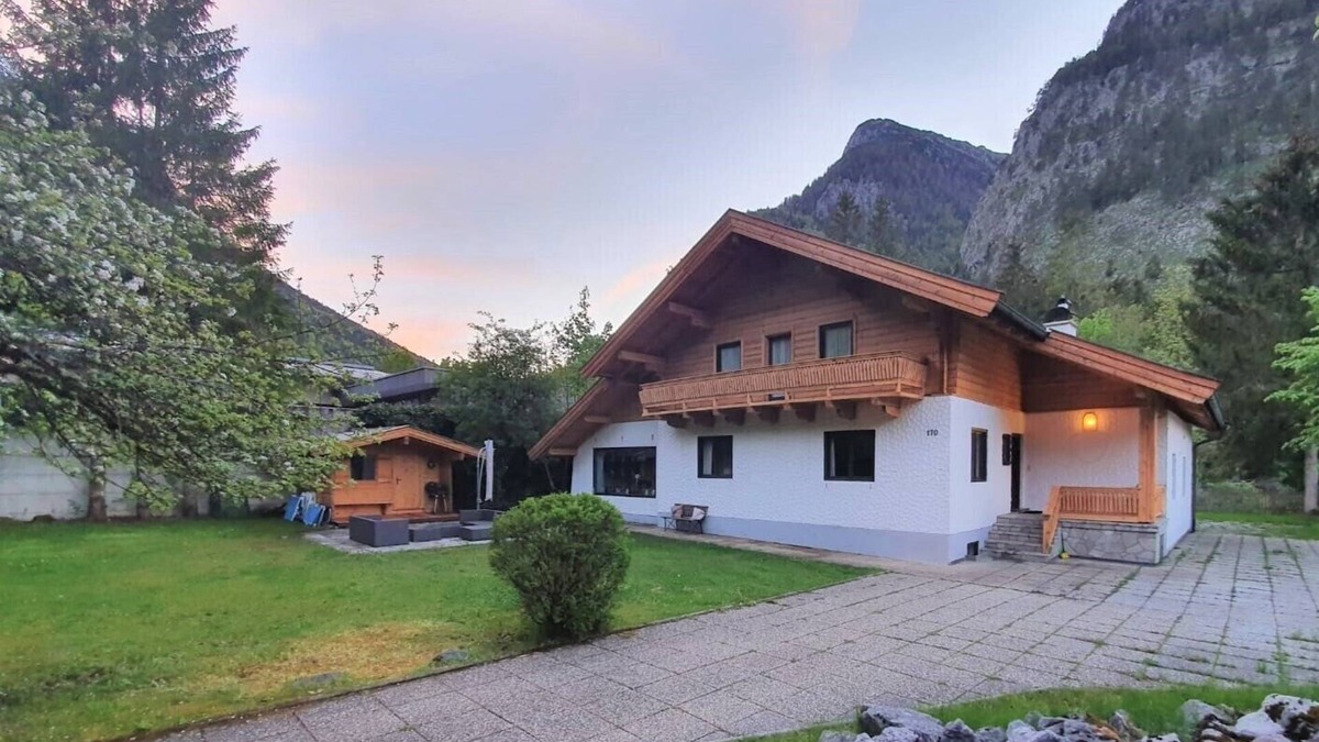 Lofer Ski Chalet | Large Family Friendly Chalet Ideal for Skiing and Adventure Holidays