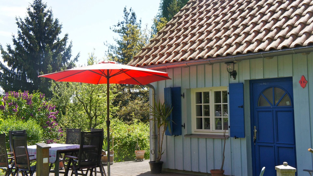 Nikolaivorstadt House | large family friendly holiday home with terrace and garden close to the old town