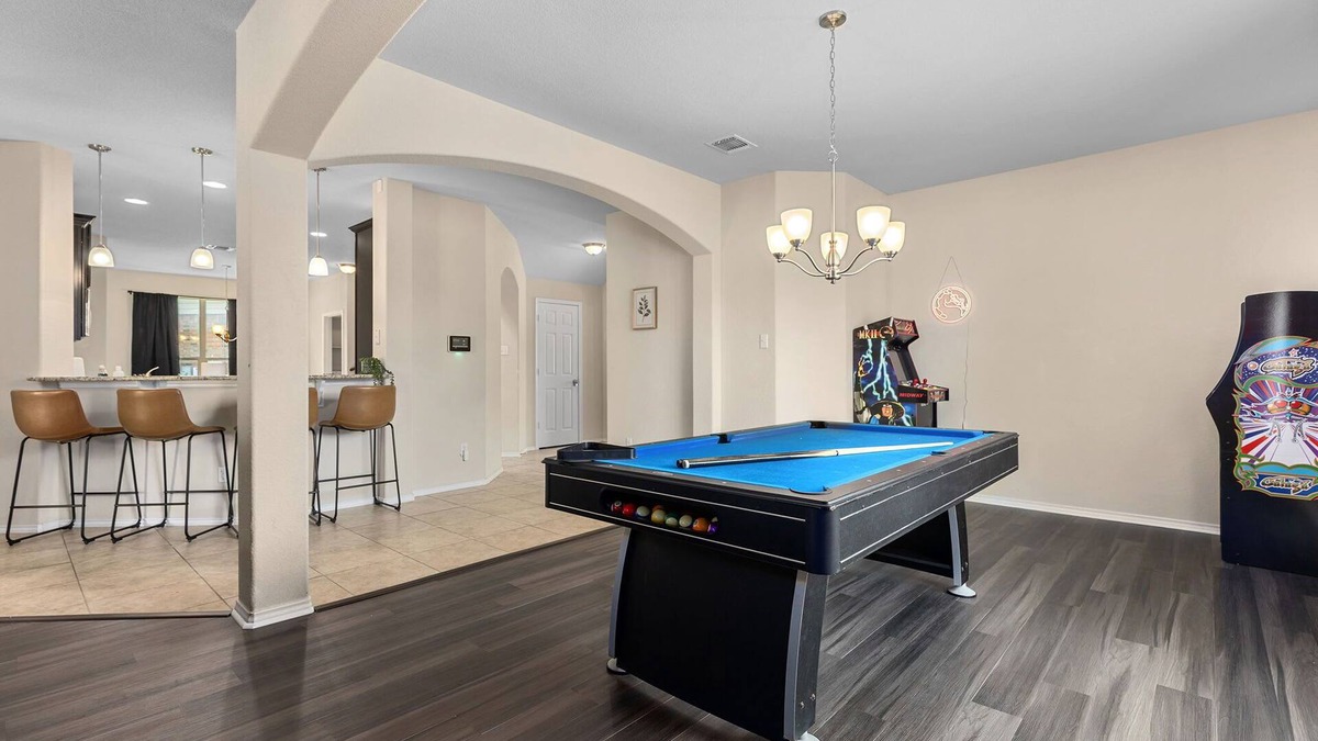 Temple House | Large Family/Group Retreat Near Medical. Games+Movie Theatre+Billiards Book Now!