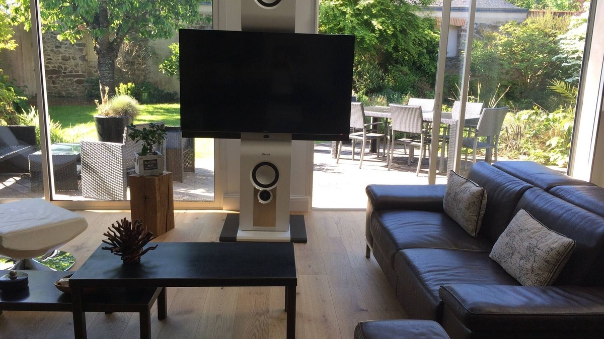 Cholet House | Large family home in the heart of town