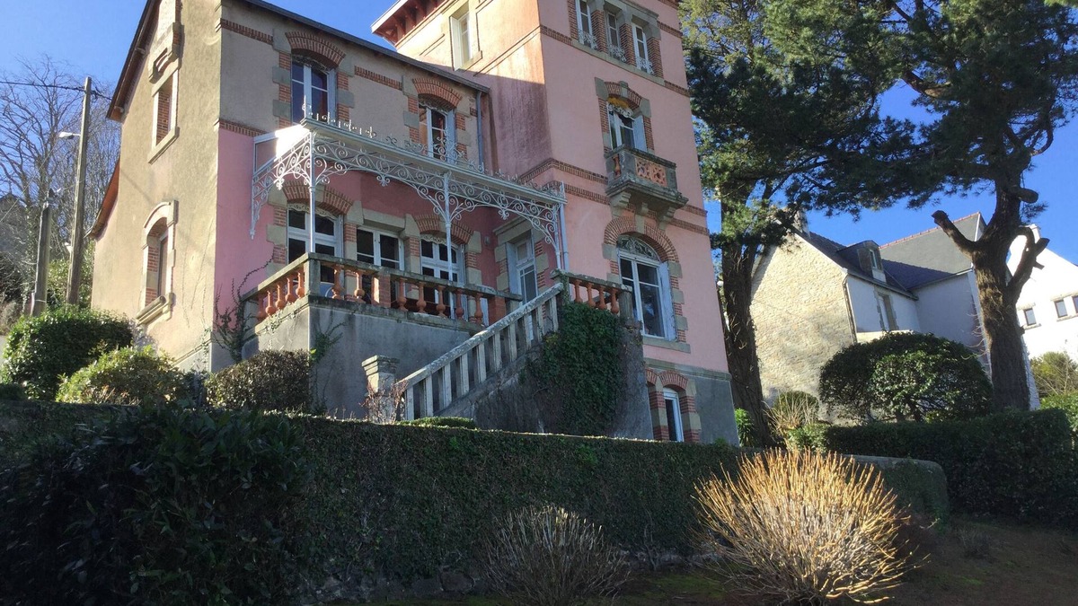 Treboul House | Large family home, seaside, 12 people