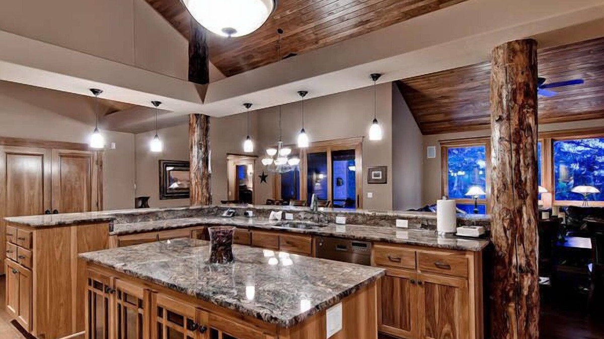 Boulder Ridge House | Large Family home with 5 bedrooms and private hot tub