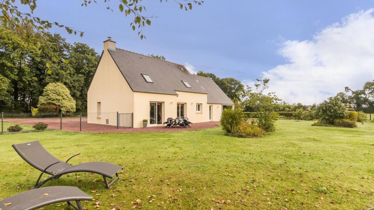 Yvetot-Bocage Cottage | Large family house with fenced garden, pets allowed and numerous amenities
