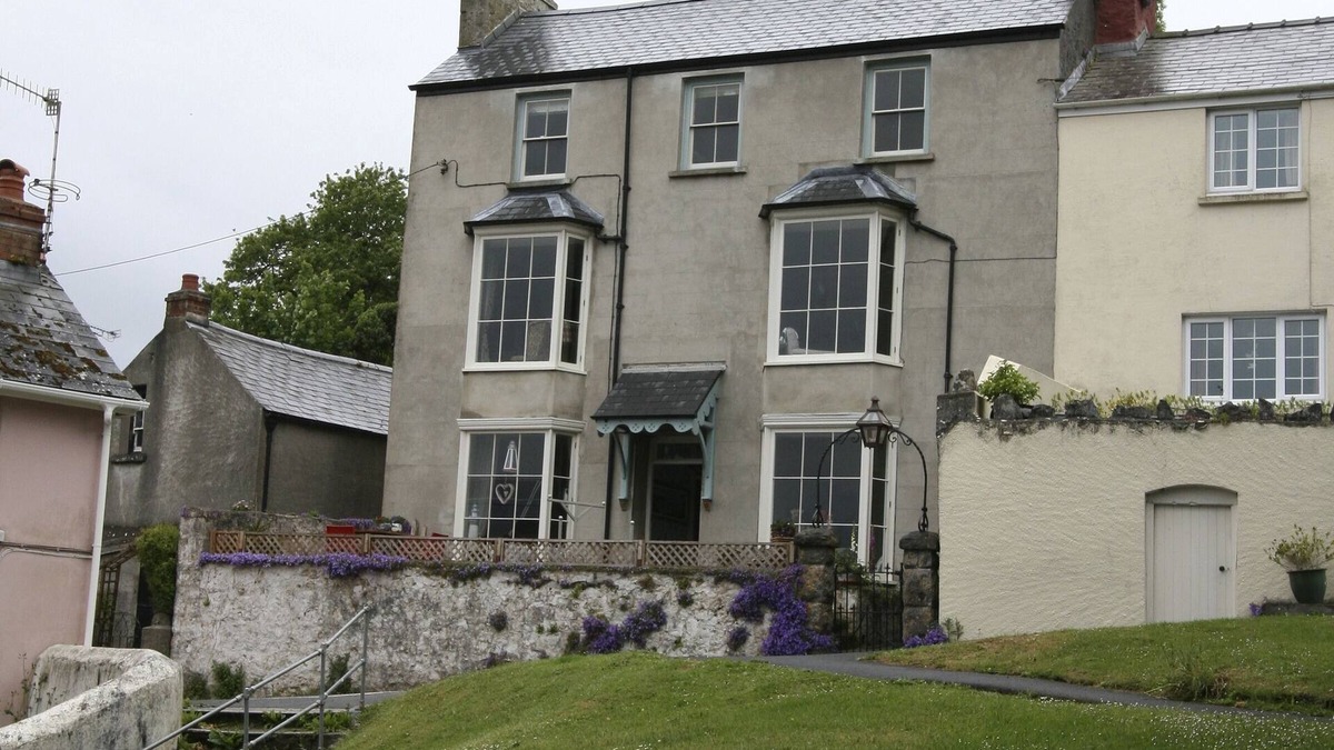 Penally House | Large Family House In Penally, Pembrokeshire, Wales