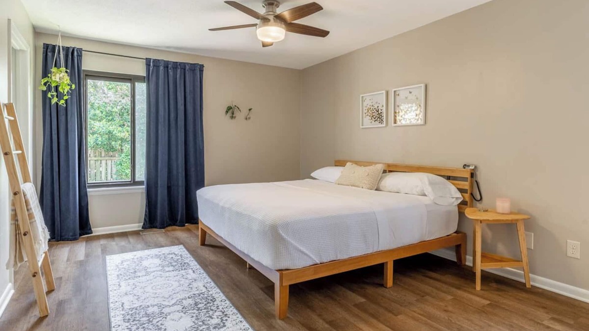 Jacksonville House | Large Family House 15min to Base