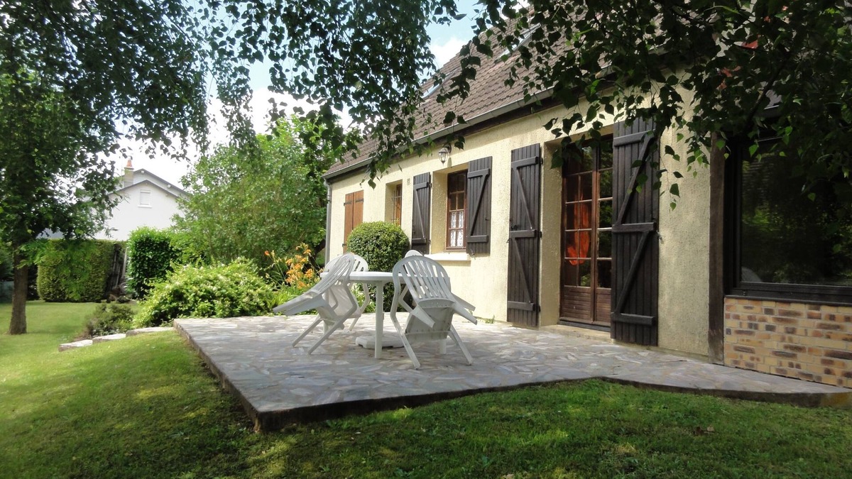 Villedomer House | Large family house with shaded garden in the heart of the Loire Valley