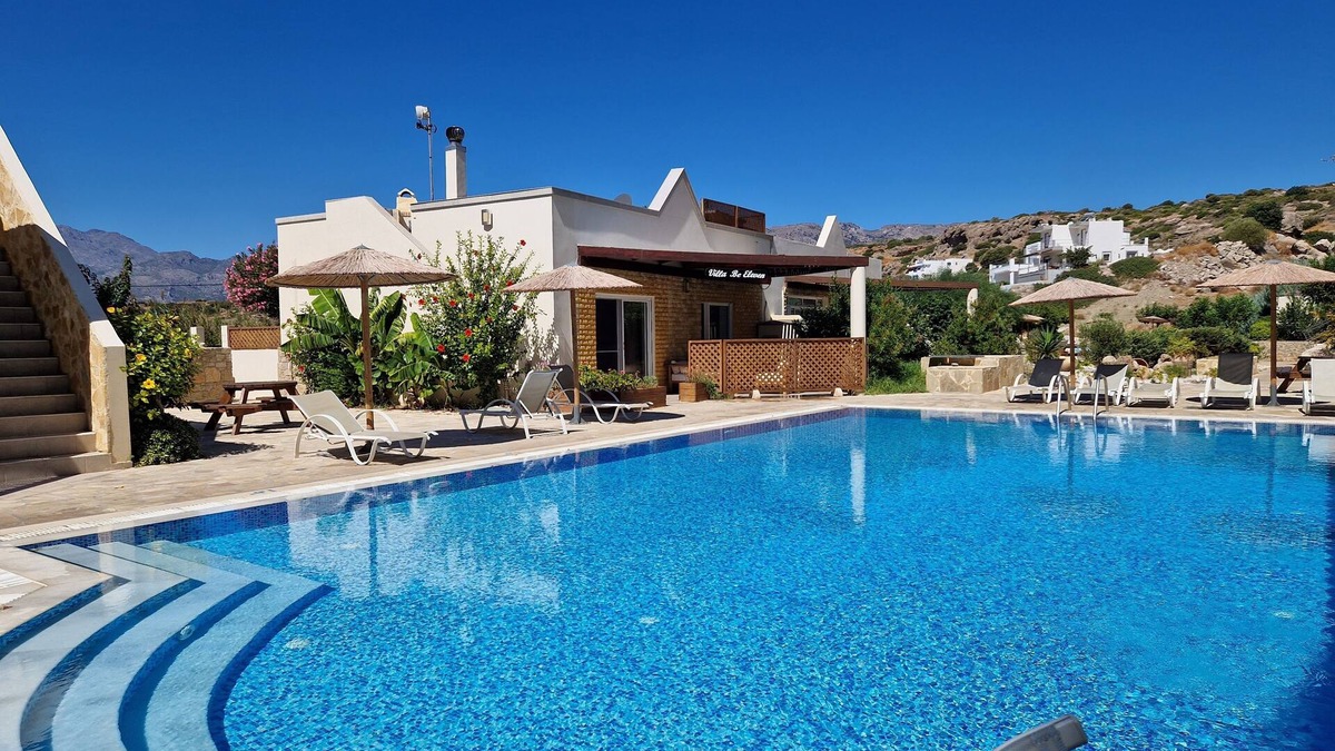 Makry Gialos Villa | Large family house with sea view and 2 pools