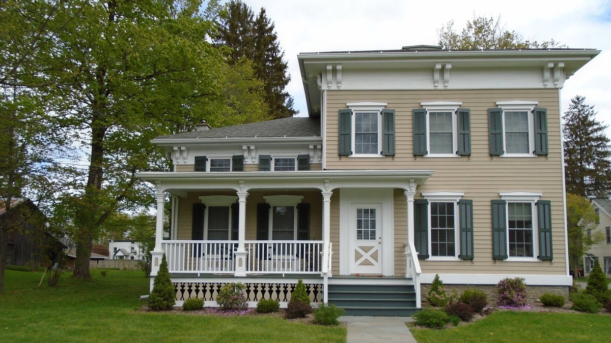 Gilbertsville House | Large Family Vacation Home Perfect for an Summer Destination and Holidays