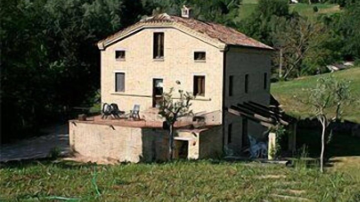 Penna San Giovanni Other | Large Farmhouse in peaceful location with large pool letting fast.