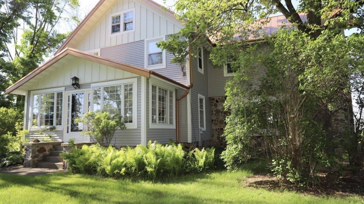 Plymouth Other | Large Farmhouse near RA & golf. Breakfast Included with lots of room for all!