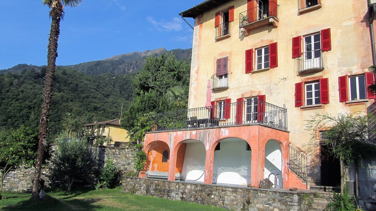 Brissago Apartment | Large Flat in Villa in superb Location with Garden & Pool