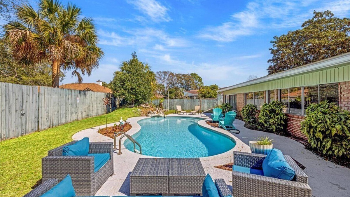 Fort Walton Beach House | Large Florida Pool House near White Sand Beaches