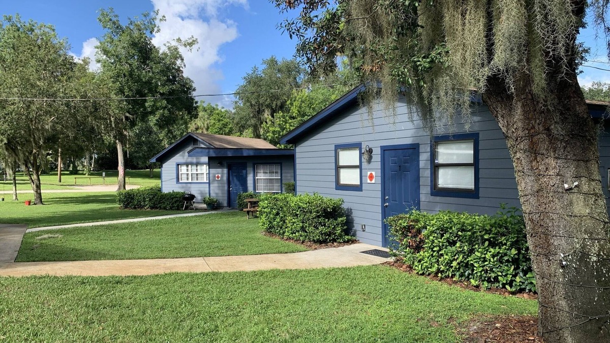 Lake Wales Cabin | Large furnished cabin on 15 acre lakefront property