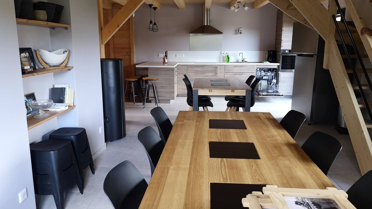 Mont-Saxonnex Ski Chalet | Large gîte sleeping 8 to 15 in chalet at 1000 m in quiet village