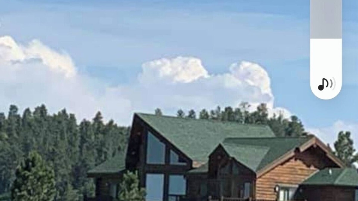 Hulett House | Large garage for bikes. Beautiful log home. On golf course.